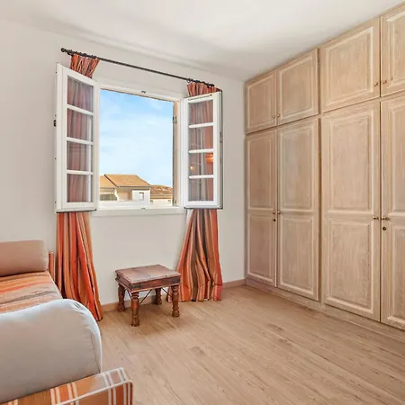 Apartment 3 Bdr - Clos Sainte Anne