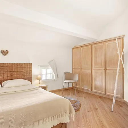 Apartment 3 Bdr - Clos Sainte Anne